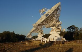 Australian researchers have developed ultra-accurate synchronisation tech for largest telescope