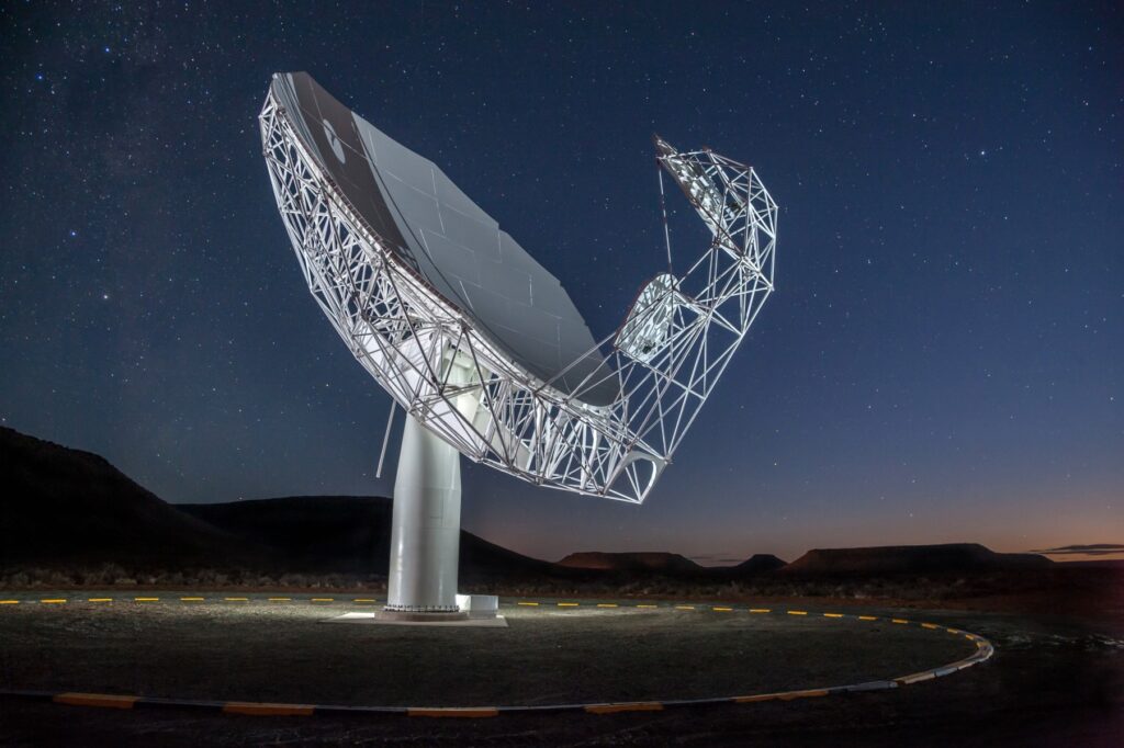 MeerKAT is a radio telescope consisting of 64 antennas in the Northern Cape region of South Africa. Like the MWA and ASKAP, MeerKAT is a precursor to the Square Kilometre Array telescopes. Credit: Morganoshell